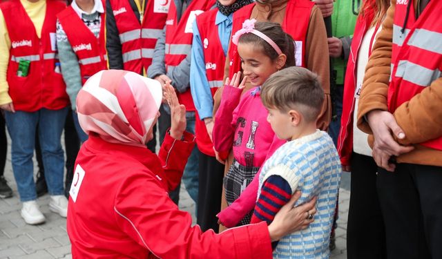 Kızılay'dan 1.2 milyon depremzedeye kış yardımı