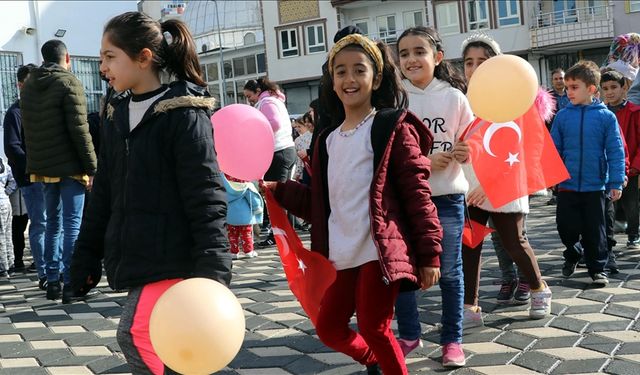 Okullarda karne öncesi "kış şenliği" etkinlikleri