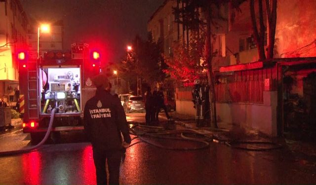 Pendik’te doğal gaz borusu patladı, çıkan alevler nedeniyle iki katlı bina tahliye edildi