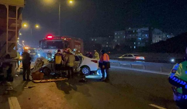 Sultangazi’de makas atan araç yol kenarındaki dampere çarptı: 1 ölü, 2 yaralı