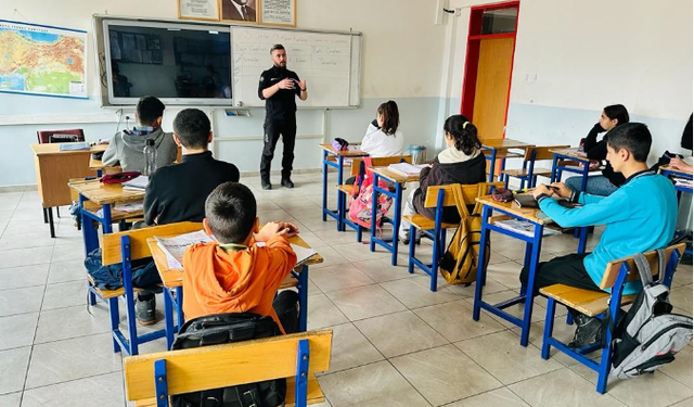 Yalınca Ortaokulunda deprem farkındalığı ve bilinçlendirme eğitimi düzenlendi