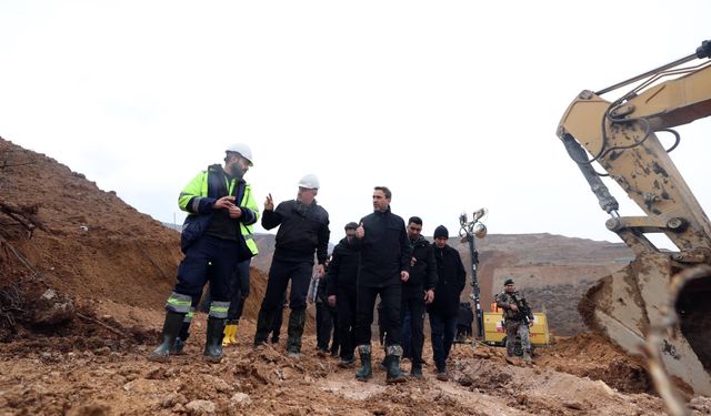 20’ye yakın noktada iş makineleri ile arama çalışmaları sürüyor