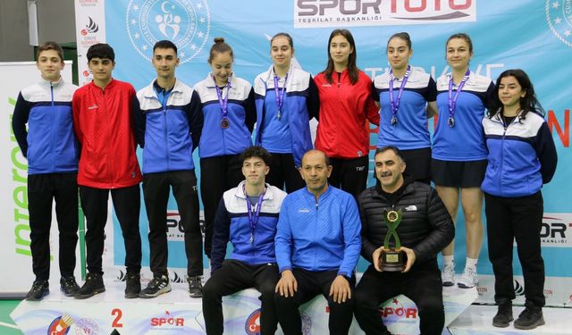 Gençler Türkiye Badminton Şampiyonası’nda Erzincan rüzgarı esti!