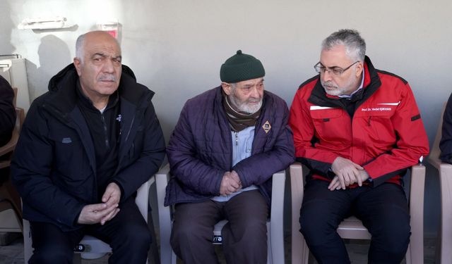 Bakan Işıkhan, Erzincan'da maden ocağında toprak altında kalanların ailelerini ziyaret etti