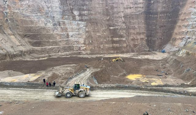 Erzincan'da kayıp 3 işçinin olduğu değerlendirilen "manganez ocağı"ndaki çalışmalar yoğunlaştırıldı