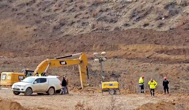 Erzincan'da kayıp işçileri arama çalışmaları 5'inci gününde