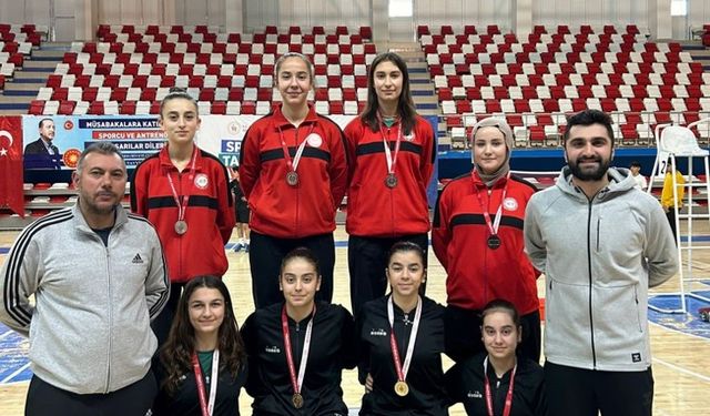 Erzincanlı badmintoncular Ağrı’dan başarıyla döndüler