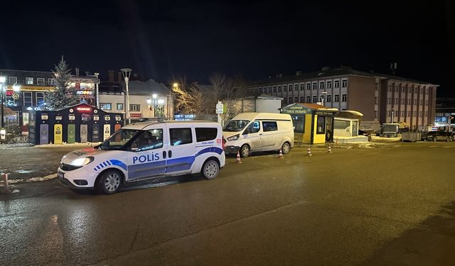 Erzurum'da kavgada bıçaklanan genç ağır yaralandı