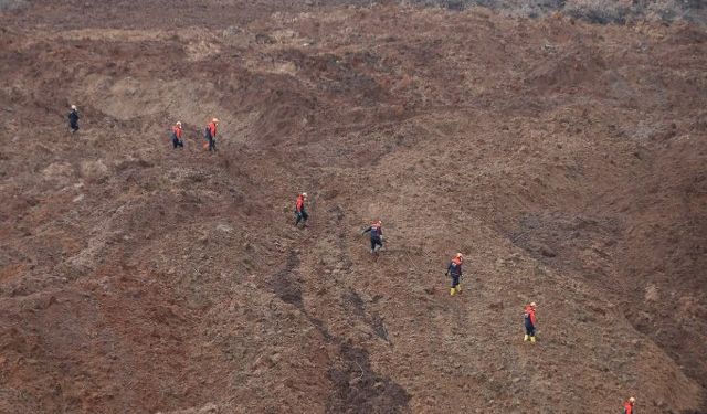 İliç'te toprak altında kalan 9 işçiyi arama çalışmaları dron ile görüntülendi