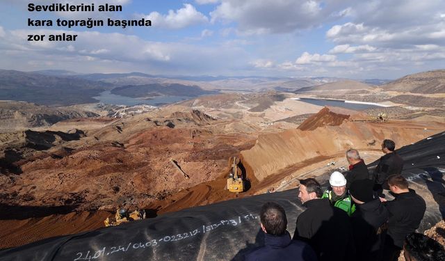 Toprak altında kalan madencilerin yakınları heyelan bölgesinde