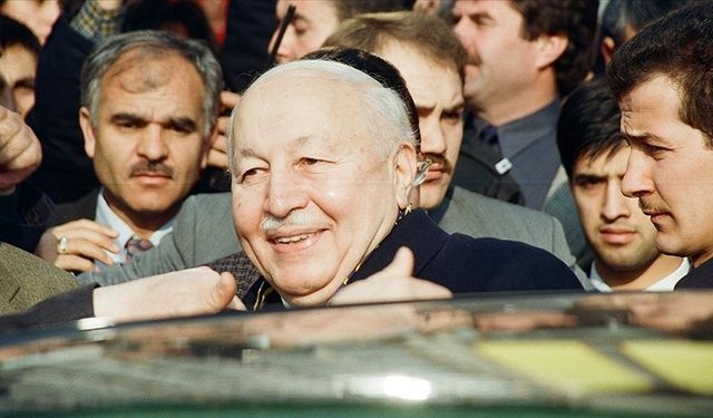 Türk siyasetinin "Erbakan Hoca"sı vefatının 13. yılında anılıyor