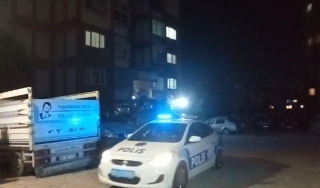 Yardım istediği polis memurunu tabancayla vurdu