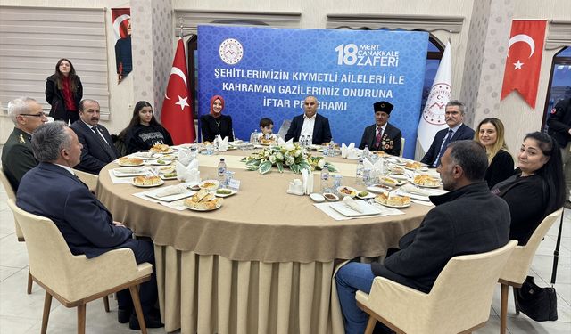 Ağrı Valisi Mustafa Koç, şehit aileleri ve gazilerle iftar yaptı