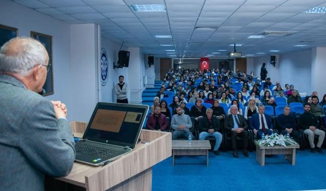 Geçmişten Günümüze Türk Kadını konferansı verildi