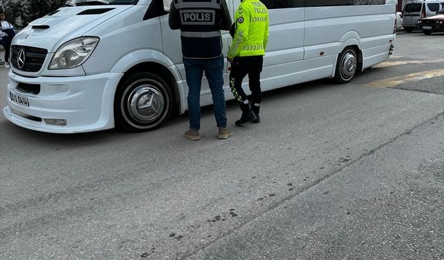 Elazığ'da polis okulların çevresinde denetim yaptı