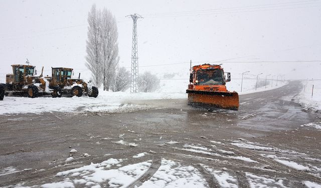 Erzincan’a Mart karı yağdı