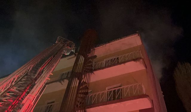 Kars'ta 4 katlı otelde çıkan yangın söndürüldü