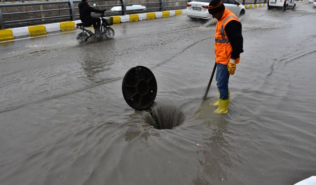 Van'da sağanak ve kar etkisini sürdürüyor