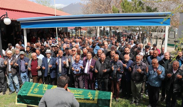 Beşiktaş'taki yangında hayatını kaybeden  Binali Çayır’ın cenazesi Erzincan’da defnedildi