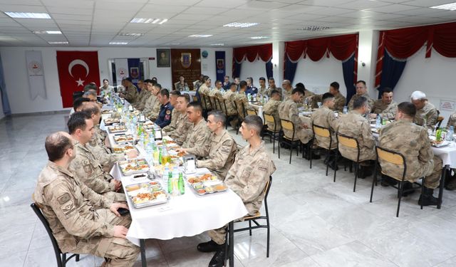 Vali Aydoğdu jandarma ile iftar yaptı