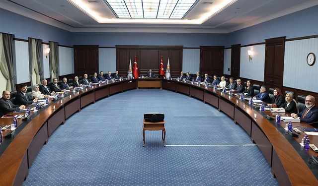 Cumhurbaşkanı Recep Tayyip Erdoğan’ın başkanlık ettiği AK Parti Merkez Yürütme Kurulu (MYK) toplantısı başladı.
