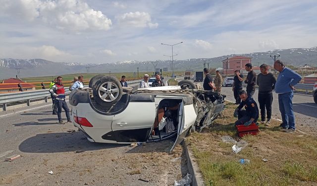 Van'da takla atan otomobildeki 5 kişi yaralandı