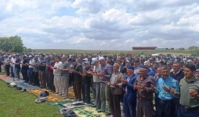 Aslanapa’nın Pınarbaşı Mahallesi’nde yağmur duası