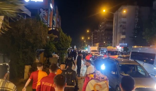 Bursasporlular Galatasaray taraftarlarının üzerine yürüyerek slogan attı