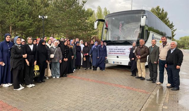 Erzincanlı gençler Bayburt'u gezdi