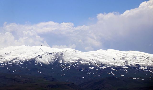 Erzincan dağları beyaza büründü