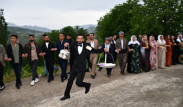 Fenomen çaycı bu kez kendi düğününde şov yaptı