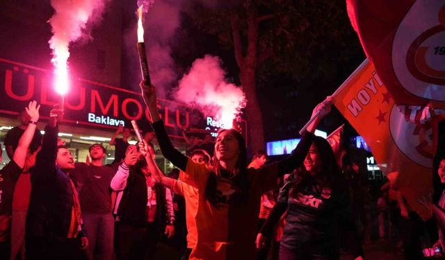 Galatasaray taraftarları Bursa’da şampiyonluğu coşkuyla kutladı