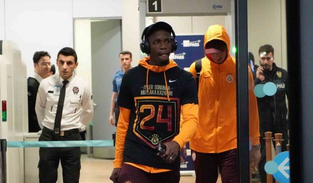 Şampiyon Galatasaray İstanbul’a geldi