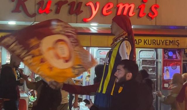 Şampiyonluk kutlamalarında rakip taraftarlar karşılıklı oynadı