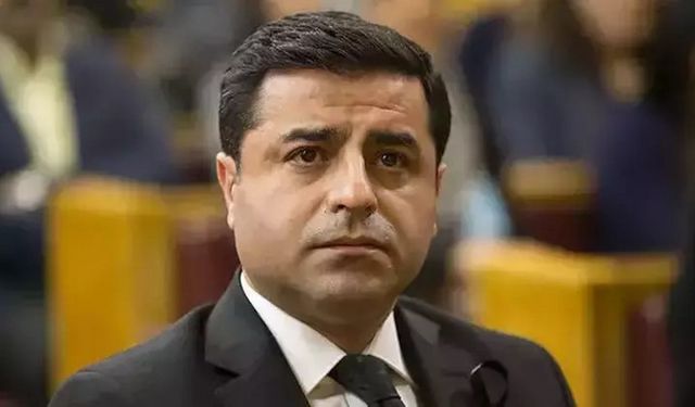 Selahattin Demirtaş’a çeşitli suçlardan toplam 42 yıl hapis cezası verdi.