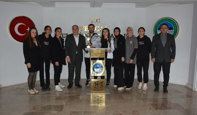 BOCCE il şampiyonu öğrencilerinden Başkan Yılmaz’a ziyaret