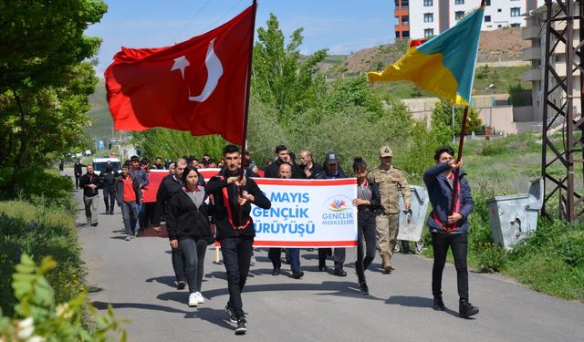 Tercan'da gençlik yürüyüşü