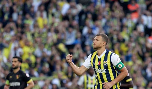 Trendyol Süper Lig: Fenerbahçe: 3 - İstanbulspor: 0 (İlk yarı)