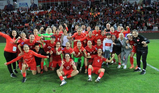 A Milli Kadın Futbol Takımı Teknik Direktörü Necla Güngör Kıragası, Erzincan'ı unutmadı