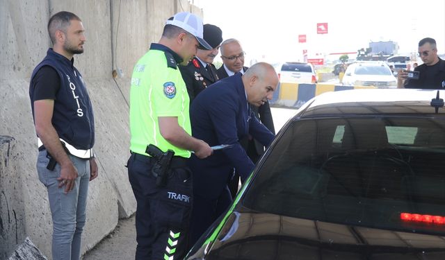 Ağrı Valisi Koç, bayram trafiği denetiminde sürücüleri uyardı