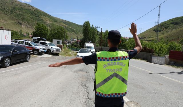 Bitlis Valisi Karaömeroğlu, yol kontrol noktalarını ziyaret etti