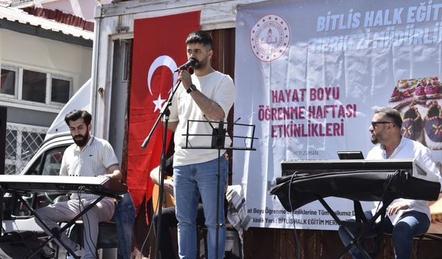 Bitlis'te yıl sonu sergisi açıldı