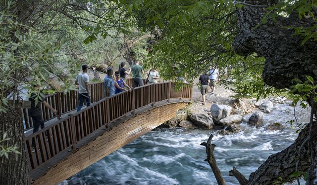 Doğa harikası Munzur Gözeleri'nde turizm hareketliliği başladı