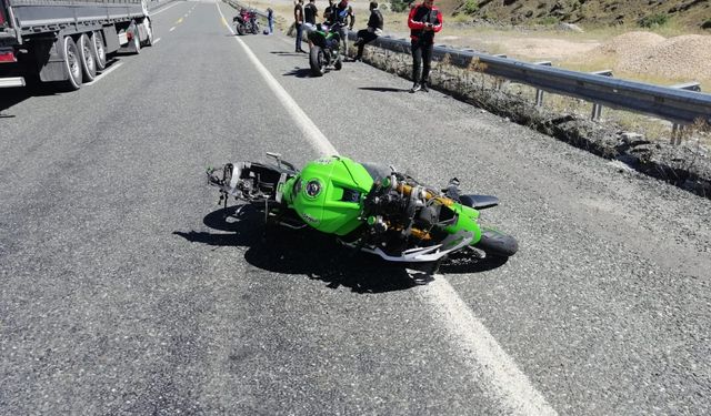 Elazığ'da devrilen motosikletin sürücüsü öldü