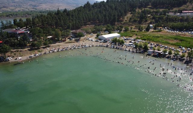 Elazığ'da Hazar Gölü'nde bayram yoğunluğu yaşanıyor