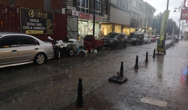 Erzincan'da sağanak ve dolu hayatı olumsuz etkiledi