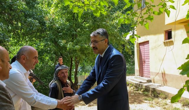 Hakkari Valisi Ali Çelik şehit ailelerinin bayramını kutladı