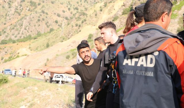 Hakkari'de Zap Suyu'na devrilen otomobildeki polis ve eşi yaralandı