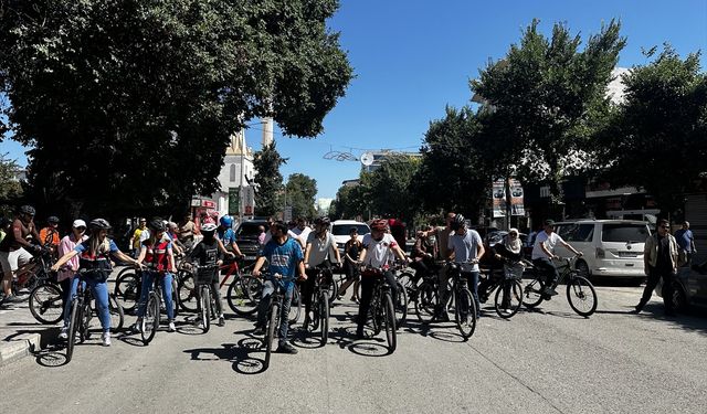 Iğdır'da Jandarma'nın kuruluşunun 185'inci yılı anısına bisiklet turu düzenlendi