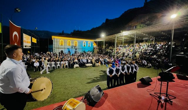 Kemaliye'de Koro ve Folklor Konseriyle Şenliğe Renk Katıldı!